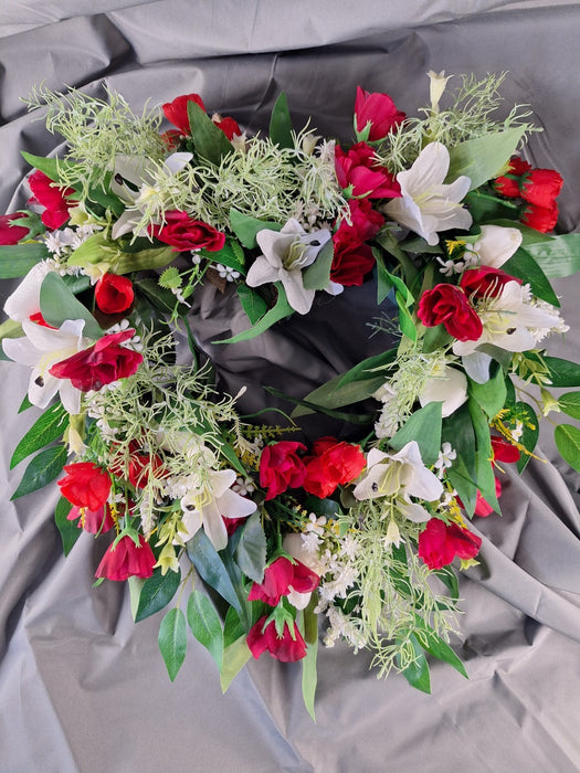 ARTIFICIAL EDEN Hand-Made Wedding Red And White Heart Wreath – Lily & Rosebud